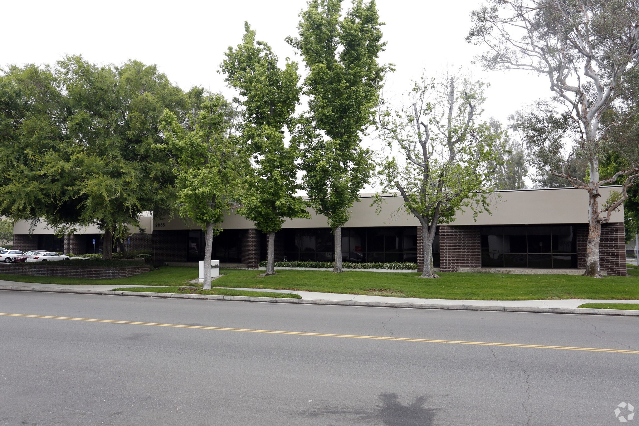21155 Califa St, Woodland Hills, CA à vendre Photo de l’immeuble– Image 1 sur 12