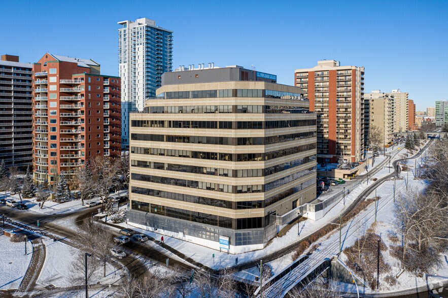 9707 110th St NW, Edmonton, AB à louer - Photo principale – Image 1 sur 4