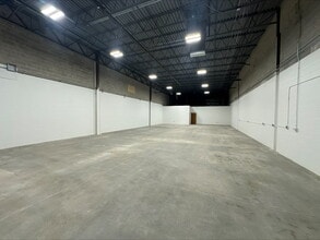 N56W13525-N56W13605 Silver Spring Dr, Menomonee Falls, WI à louer Photo intérieure– Image 2 sur 8