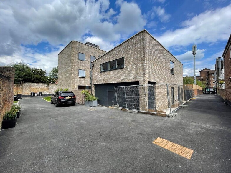 260 Knights Hl, Londres à vendre - Photo de l’immeuble – Image 1 sur 6