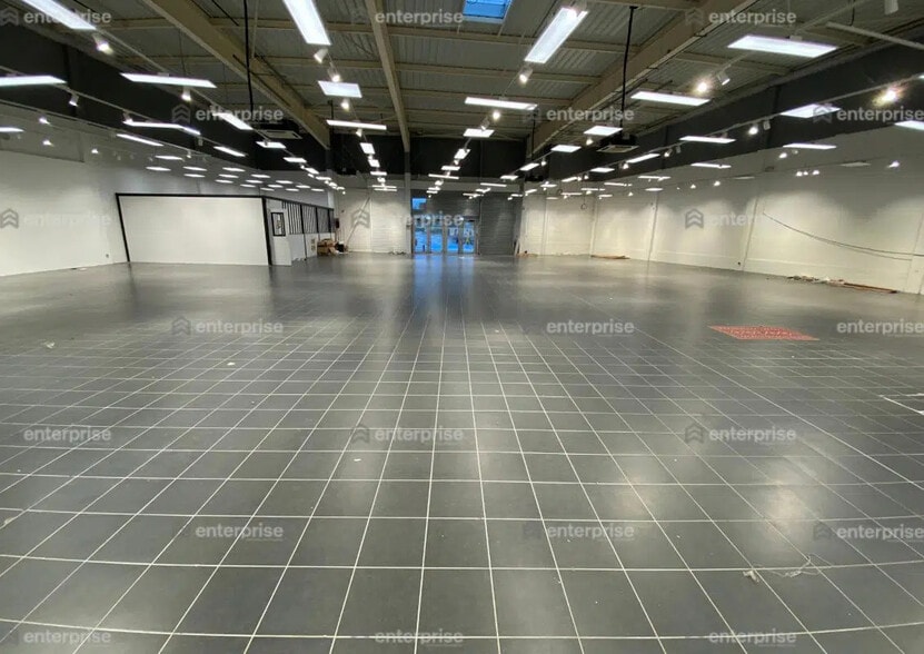 Local commercial dans Chambly à louer - Photo intérieure – Image 2 sur 3