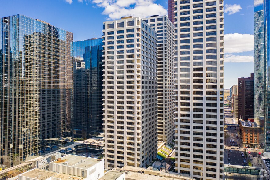 255 5th Ave SW, Calgary, AB à louer - Photo principale – Image 1 sur 16