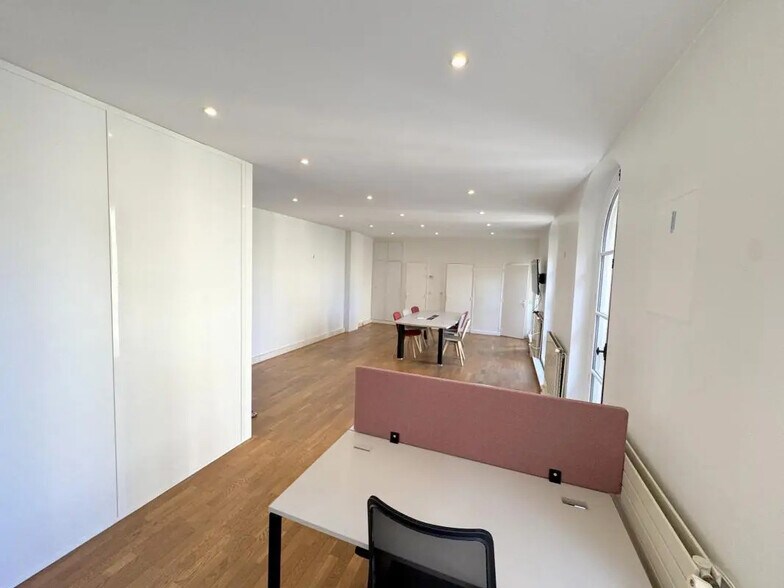 Bureau dans Versailles à louer - Photo de l’immeuble – Image 2 sur 8