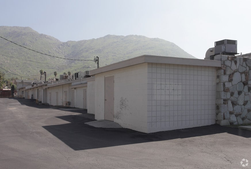 Big Springs Rd, Riverside, CA à louer - Photo de l’immeuble – Image 3 sur 3