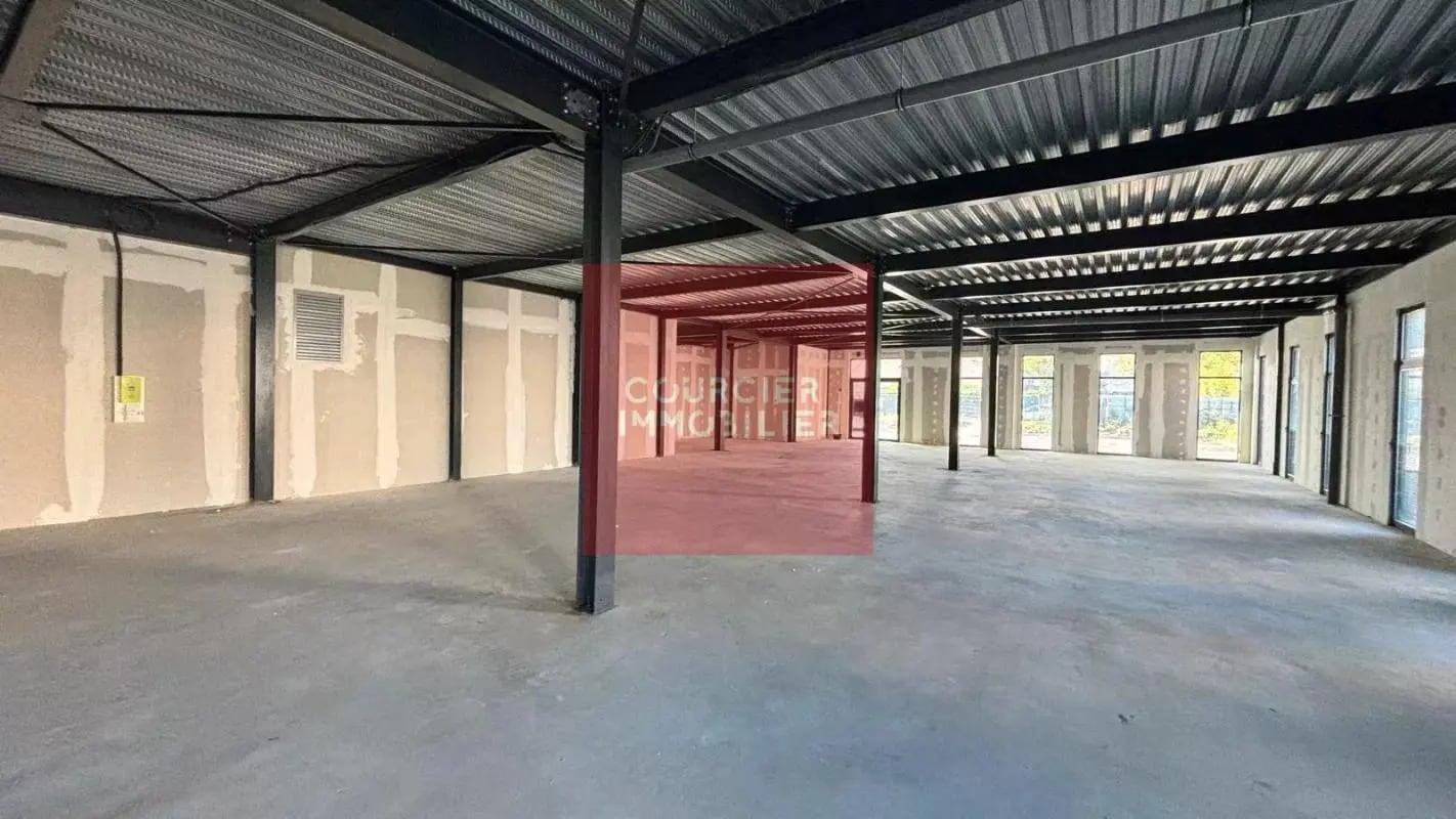 44 Rue Pierre Curie, Plaisir à louer Photo de l’immeuble– Image 1 sur 7