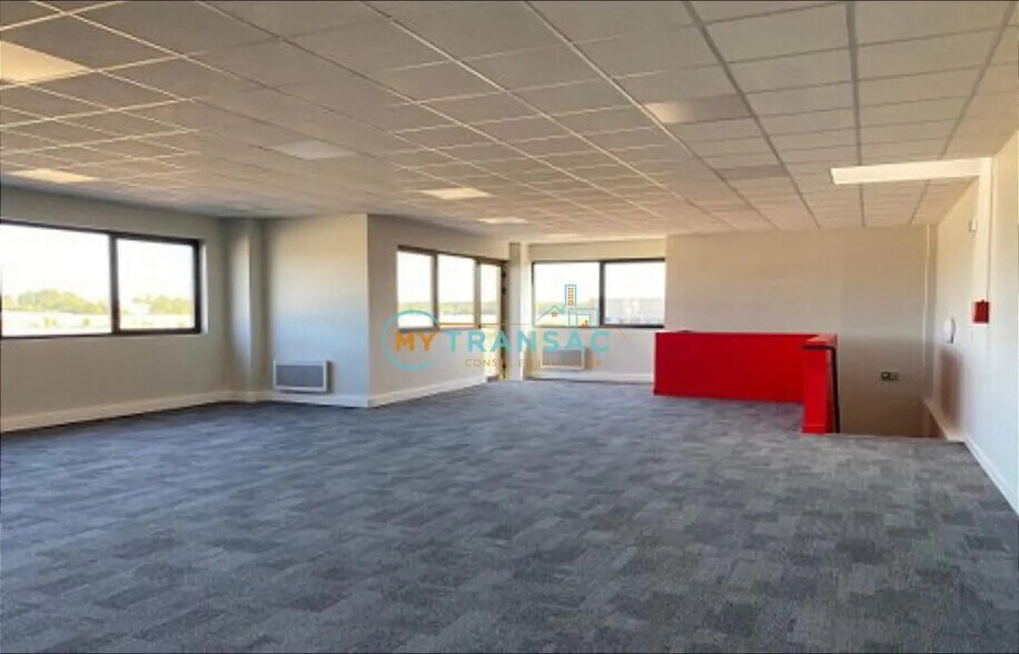 Local d'activités dans Montereau-sur-le-Jard à vendre - Photo de l’immeuble – Image 2 sur 9
