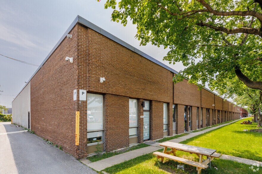 160-178 Rue Benjamin-Hudon, Montréal, QC à louer - Photo de l’immeuble – Image 3 sur 3