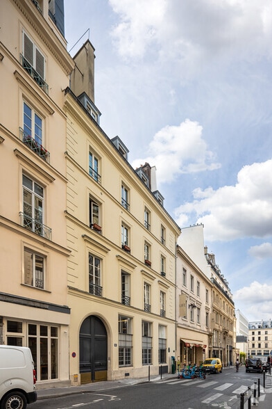 16 Rue Saint-Fiacre, Paris à louer - Photo de l’immeuble – Image 3 sur 3