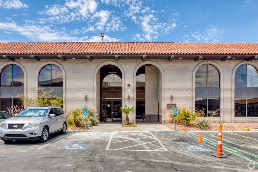 4220 S Maryland Pky, Las Vegas, NV à vendre - Photo de l’immeuble – Image 2 sur 24