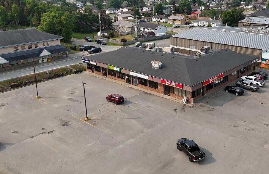 20-24 Peninsula Rd, Marathon, ON à vendre - Photo de l’immeuble – Image 2 sur 2