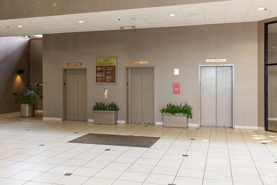 600 Town Center Rd, Matteson, IL à louer - Hall d’entrée – Image 3 sur 10