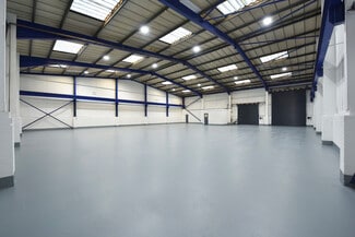 Plus de détails pour Roundthorn Industrial Estate, Ennis Close, Manchester - Industriel/Logistique à louer