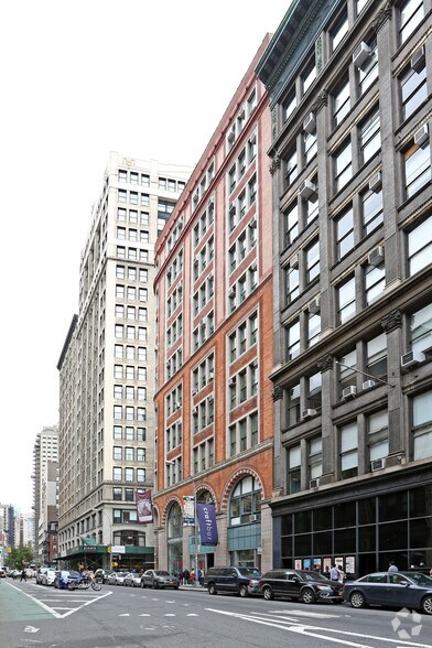 900 Broadway, New York, NY à louer - Photo de l’immeuble – Image 2 sur 12