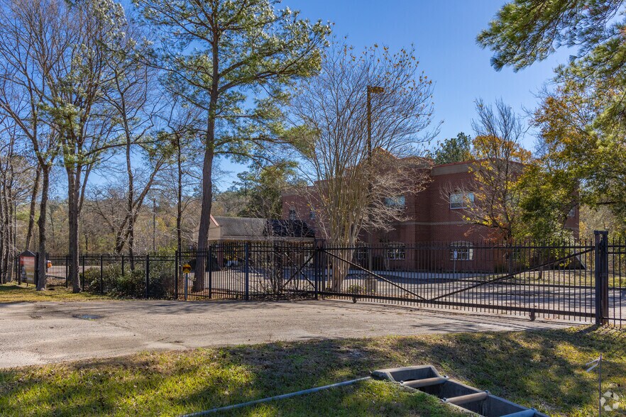 2101 S Loop 336 W, Conroe, TX à louer - Photo de l’immeuble – Image 3 sur 25