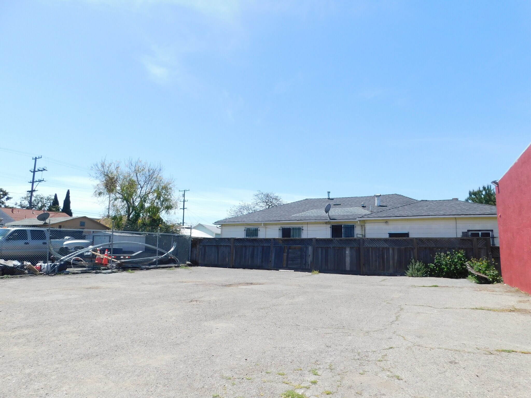 10801 Bancroft Ave, Oakland, CA à vendre Photo de l’immeuble– Image 1 sur 3