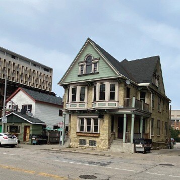738-740 N James Lovell St, Milwaukee, WI à vendre - Photo de l’immeuble – Image 2 sur 8