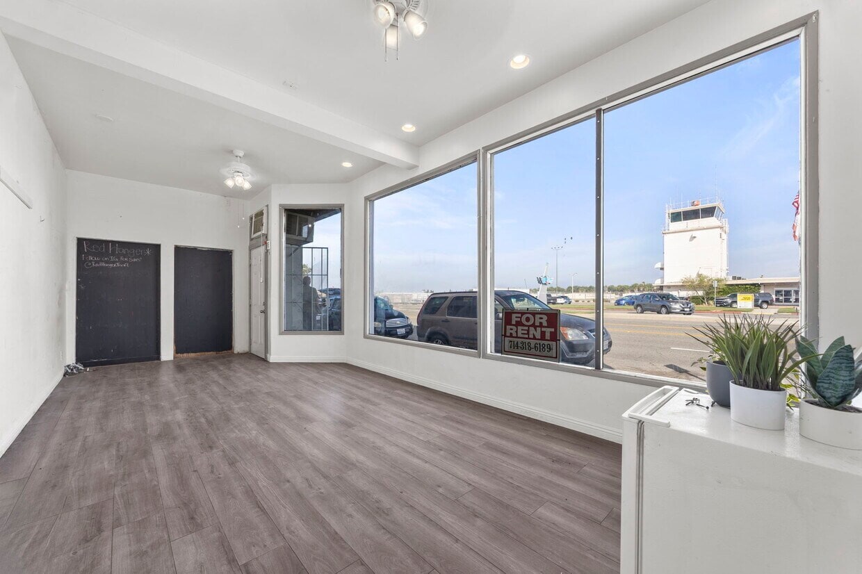 4010-4018 W Commonwealth Ave, Fullerton, CA à louer Photo intérieure– Image 1 sur 2