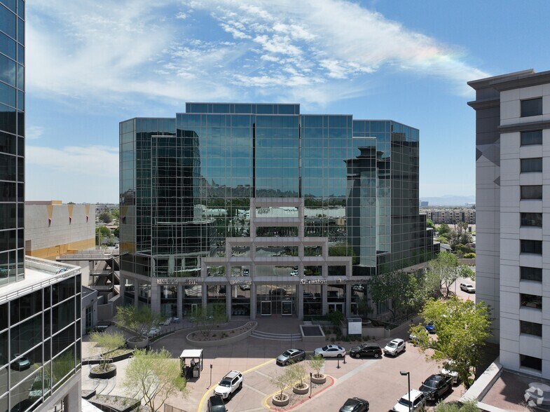 2415 E Camelback Rd, Phoenix, AZ à louer – Image 3 sur 56