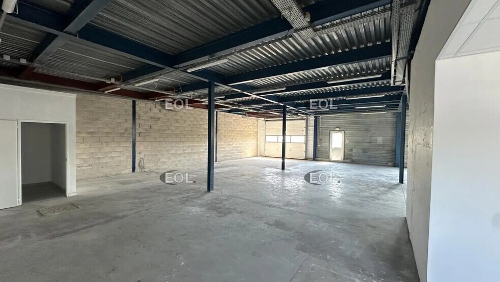 Local d’activités dans Chanteloup-en-Brie à louer - Photo de l’immeuble – Image 1 sur 6