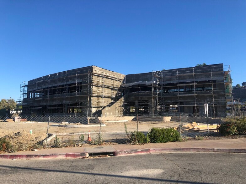 2794 Pronio Cir, Corona, CA à louer - Photo de la construction – Image 3 sur 14