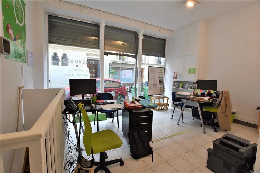 Local commercial dans Paris à louer - Photo de l’immeuble – Image 1 sur 7