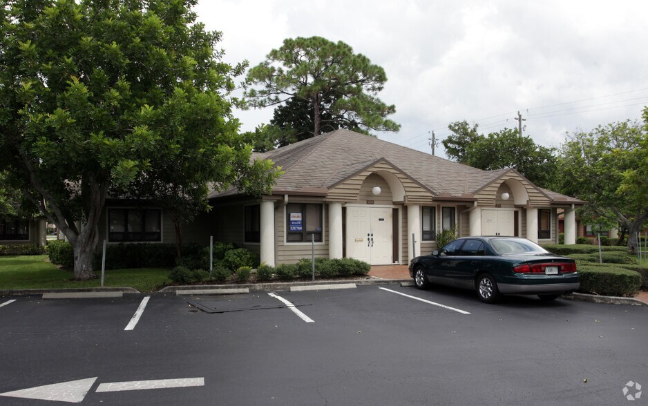12553 New Brittany Blvd, Fort Myers, FL à vendre - Photo de l’immeuble – Image 3 sur 11
