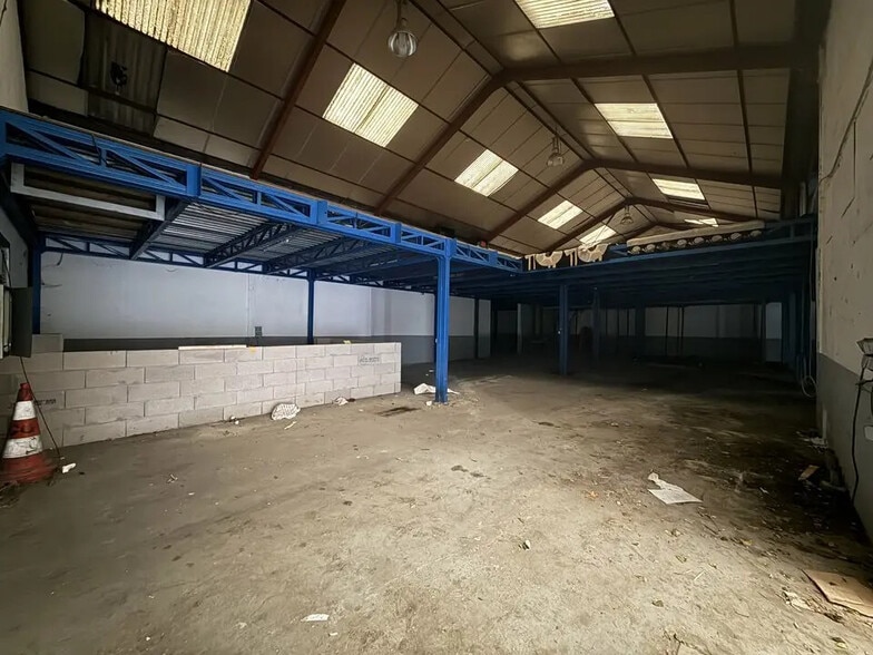 Local d'activités dans La Courneuve à vendre - Photo intérieure – Image 1 sur 12