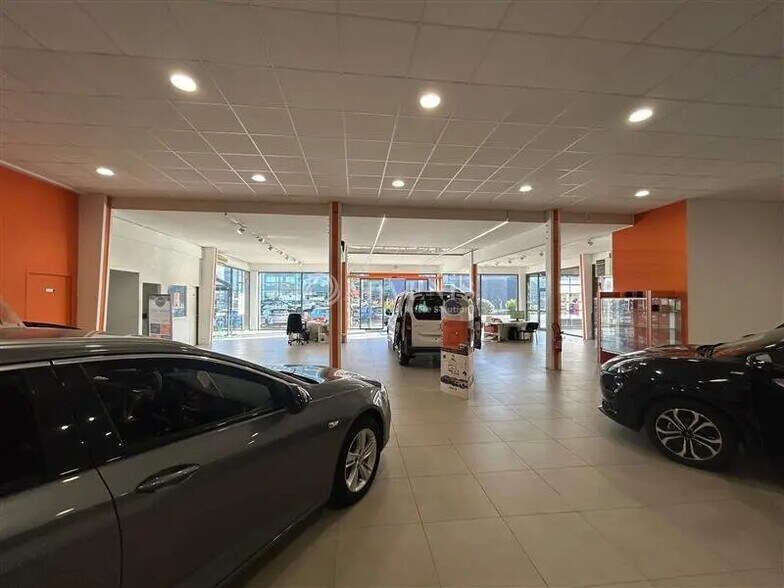 Local d’activités dans Le Mans à louer - Photo de l’immeuble – Image 3 sur 5