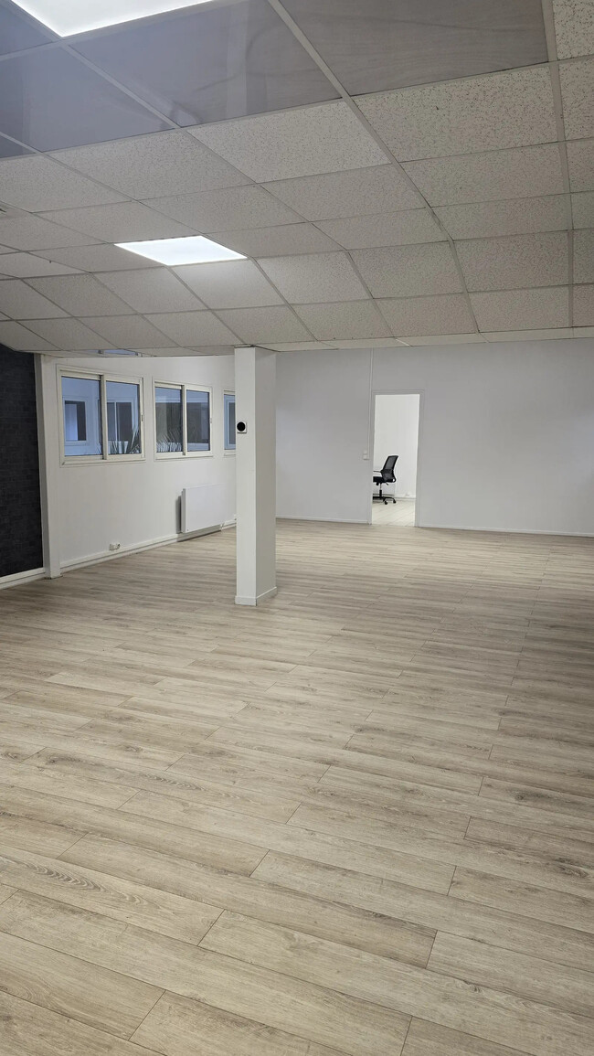 Plus de détails pour 118 Avenue Du Maréchal De Lattre De Tassigny, Fontenay-sous-Bois - Bureau à louer