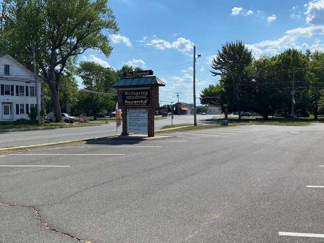 100-108 Russell St, Hadley, MA à louer - Photo de l’immeuble – Image 2 sur 19