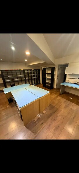 Local commercial dans Paris à louer - Photo de l’immeuble – Image 3 sur 7