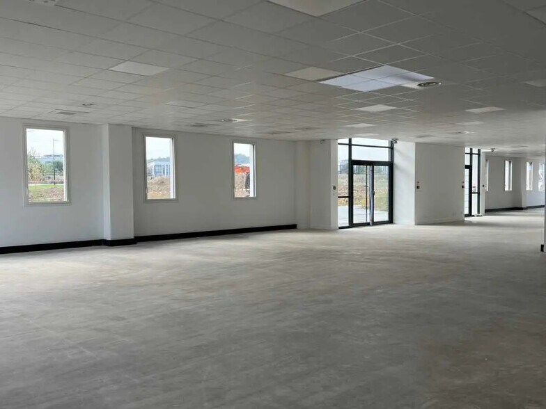 3 Boulevard Jean Moulin, Élancourt à louer - Photo de l’immeuble – Image 3 sur 13