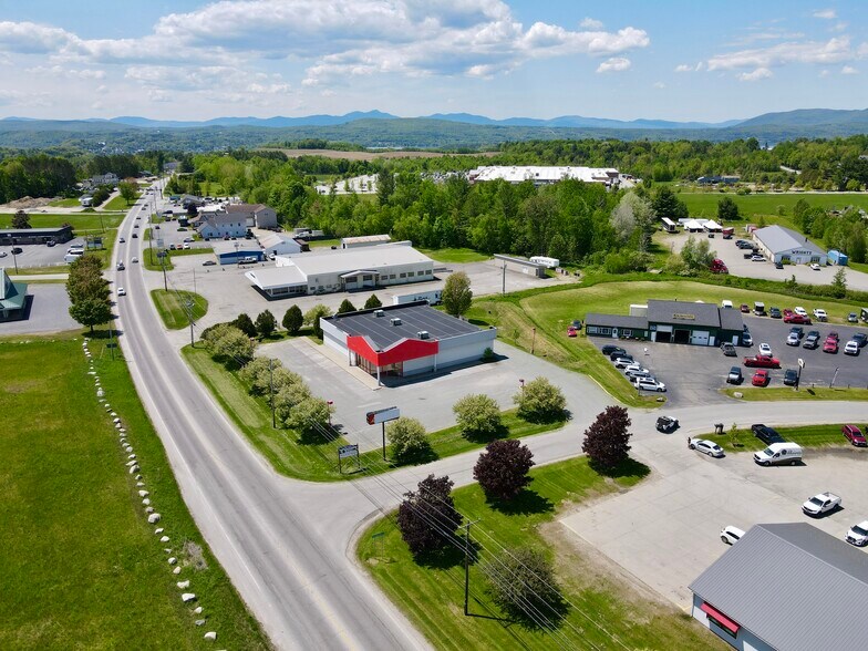 108 Community Dr, Newport, VT à louer - Photo principale – Image 1 sur 19
