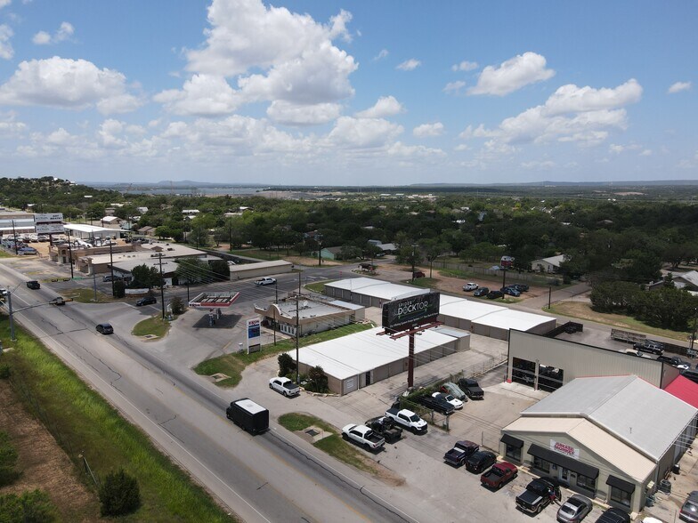 3917 FM 2147 W, Cottonwood Shores, TX à vendre - Photo de l’immeuble – Image 1 sur 20