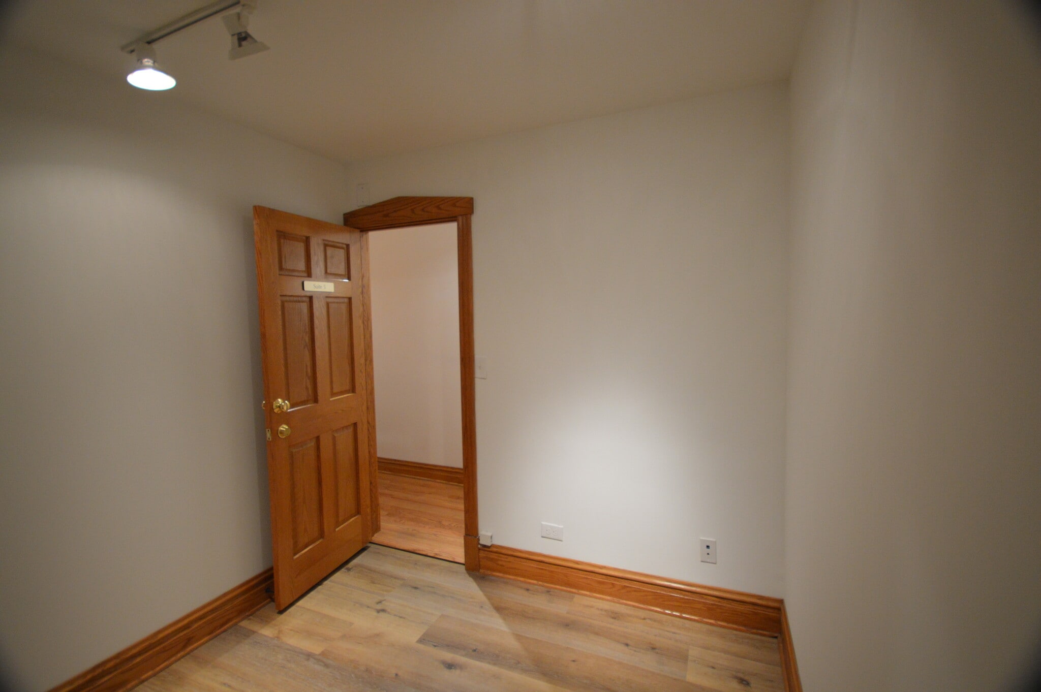 613 W Briar Pl, Chicago, IL à louer Photo intérieure– Image 1 sur 2
