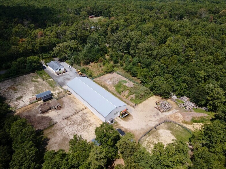 Strategic Mixed-Use Estate: 23.8-Acre portefeuille de 2 biens à vendre sur LoopNet.fr - Aérien – Image 2 sur 16