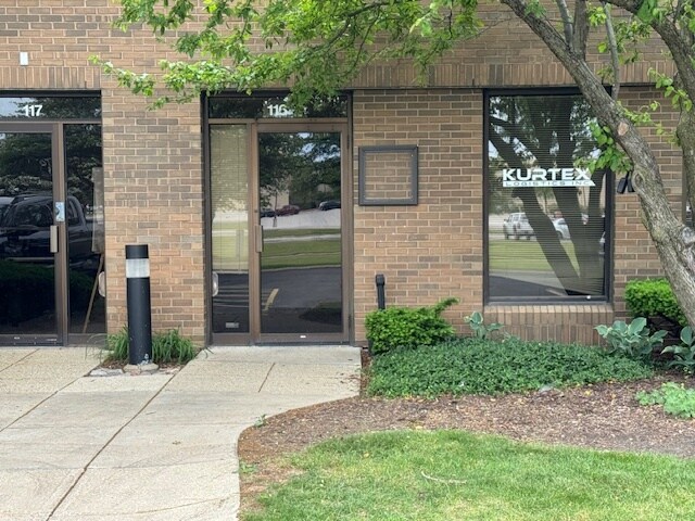 4260 Westbrook Dr, Aurora, IL à louer - Photo de l’immeuble – Image 1 sur 14