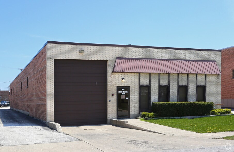 185 Martin Ln, Elk Grove Village, IL à vendre - Photo de l’immeuble – Image 2 sur 4