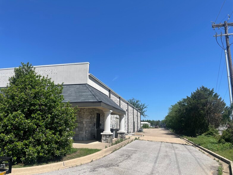 1202 Brookview Dr, Ardmore, OK à vendre - Photo de l’immeuble – Image 3 sur 16