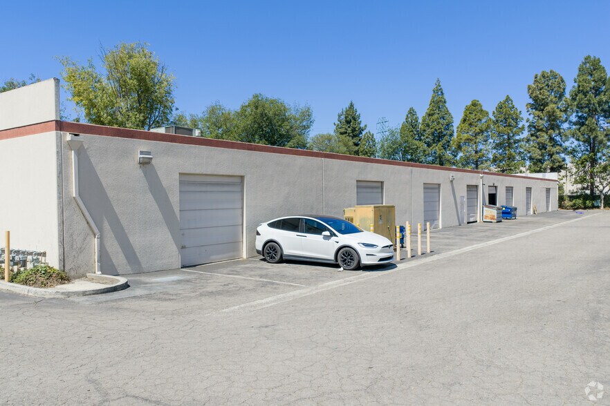 2455 Autumnvale Dr, San Jose, CA à vendre - Photo de l’immeuble – Image 2 sur 3