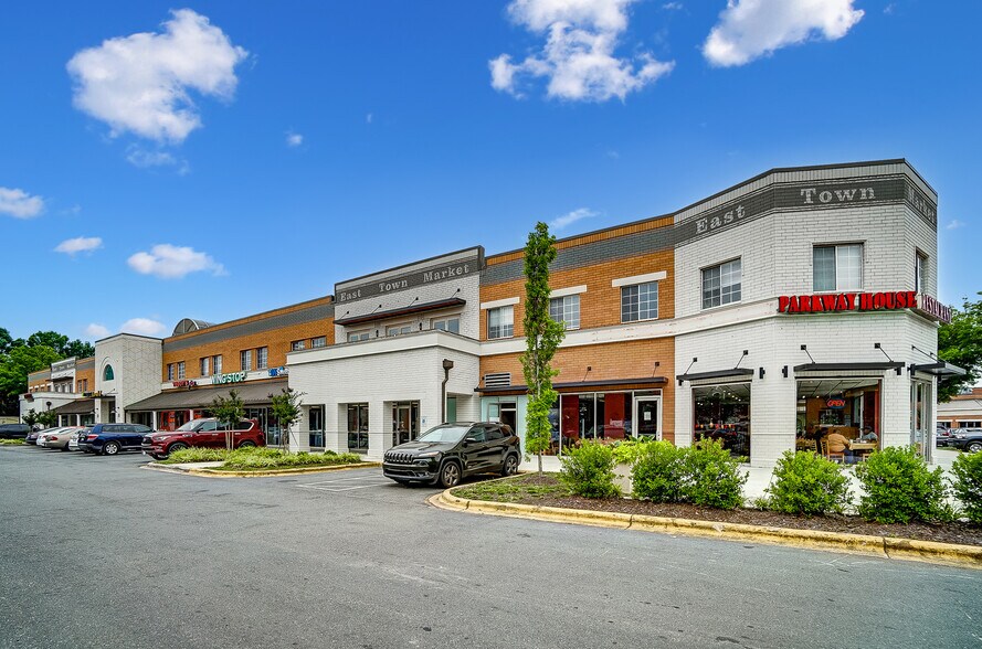 5820 E WT Harris Blvd, Charlotte, NC à louer - Photo de l’immeuble – Image 2 sur 12