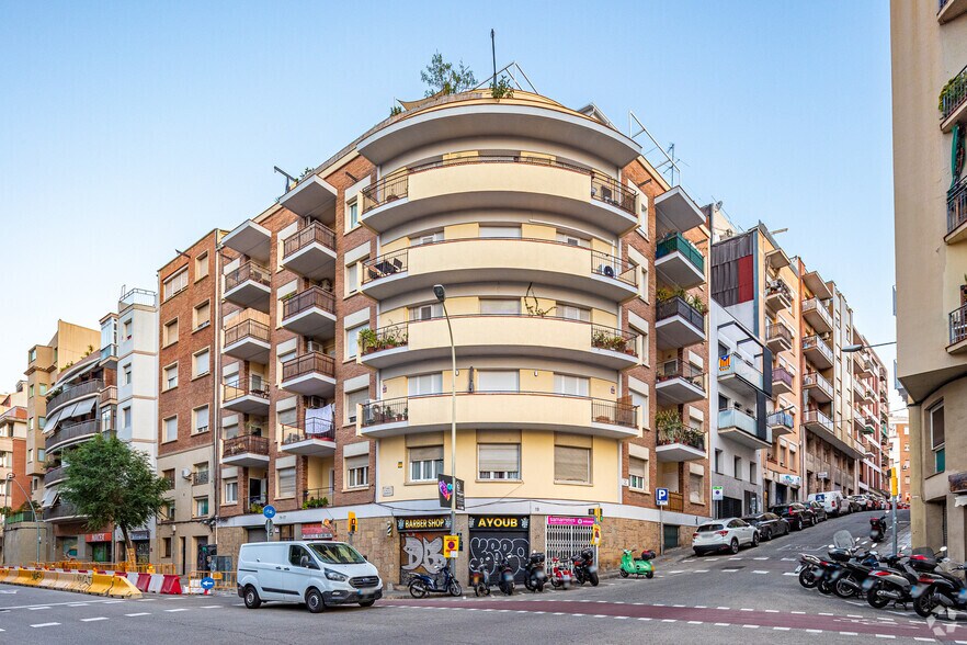 Carrer de les Camèlies, 75, Barcelone, Barcelona à louer - Photo de l’immeuble – Image 2 sur 2