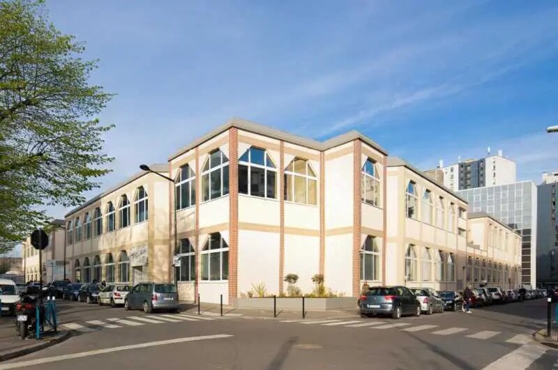 51 Rue De Presles, Aubervilliers à louer - Photo de l’immeuble – Image 2 sur 5