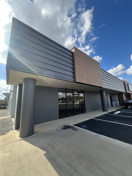 706 Congaree Rd, Greenville, SC à louer - Photo de l’immeuble – Image 1 sur 5