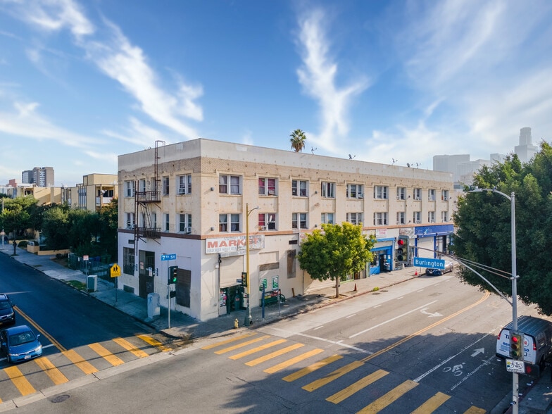 694 S Burlington Ave, Los Angeles, CA à vendre - Photo de l’immeuble – Image 1 sur 20