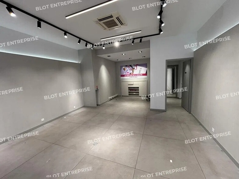 Local commercial dans Lorient à louer - Photo de l’immeuble – Image 3 sur 6