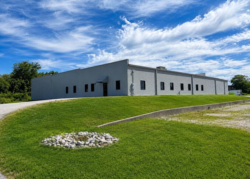 4432 Ardmore Ave, Fort Wayne, IN à louer - Photo de l’immeuble – Image 1 sur 8