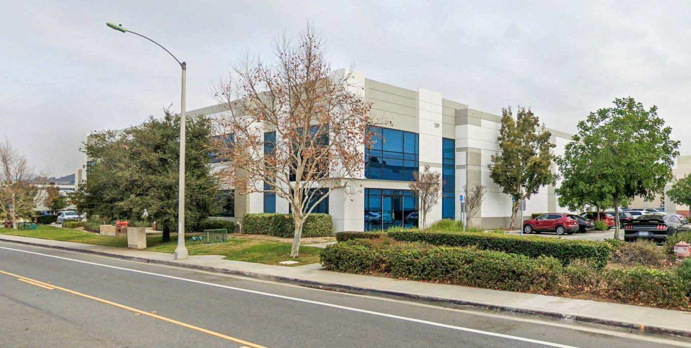 139 Radio Rd, Corona, CA à louer Photo de l’immeuble– Image 1 sur 4