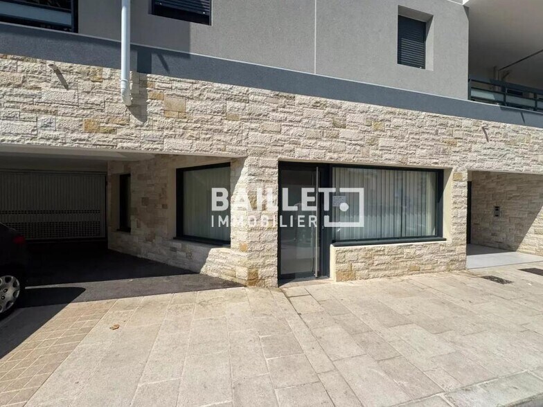 Bureau dans Saint-Laurent-du-Var à louer - Photo de l’immeuble – Image 1 sur 11