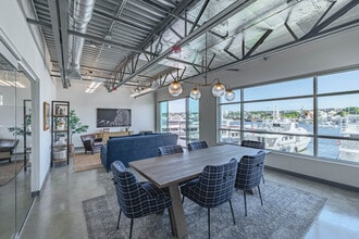 2284-2360 W Commodore Way, Seattle, WA à louer Photo intérieure– Image 2 sur 4